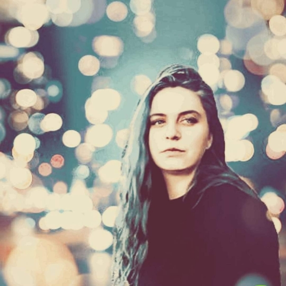 Meet your Posher, Cait - Picture 1 of 1